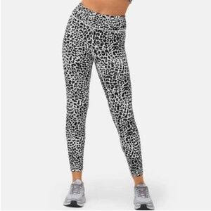 Outdoor VoicesTechSweat Leopard Cheetah Print Flex Leggings Size Small